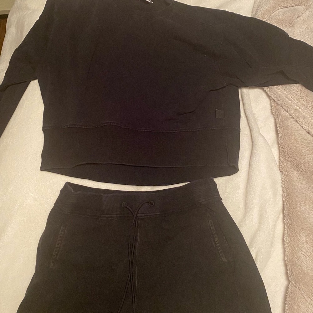Joy Lab sweatshirt/shorts set. Small top, medium bottoms.